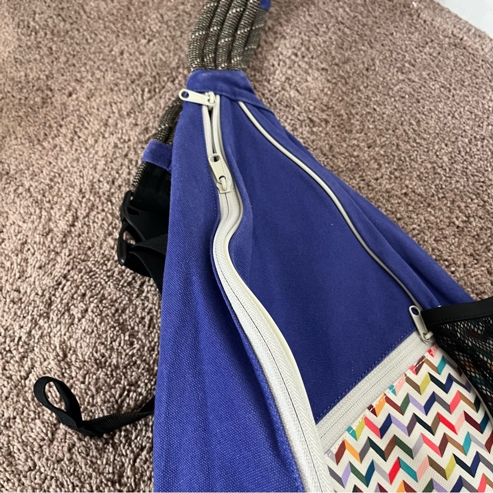 Kavu Medium-size Rope Chevron Sling Bag - Picture 4 of 10